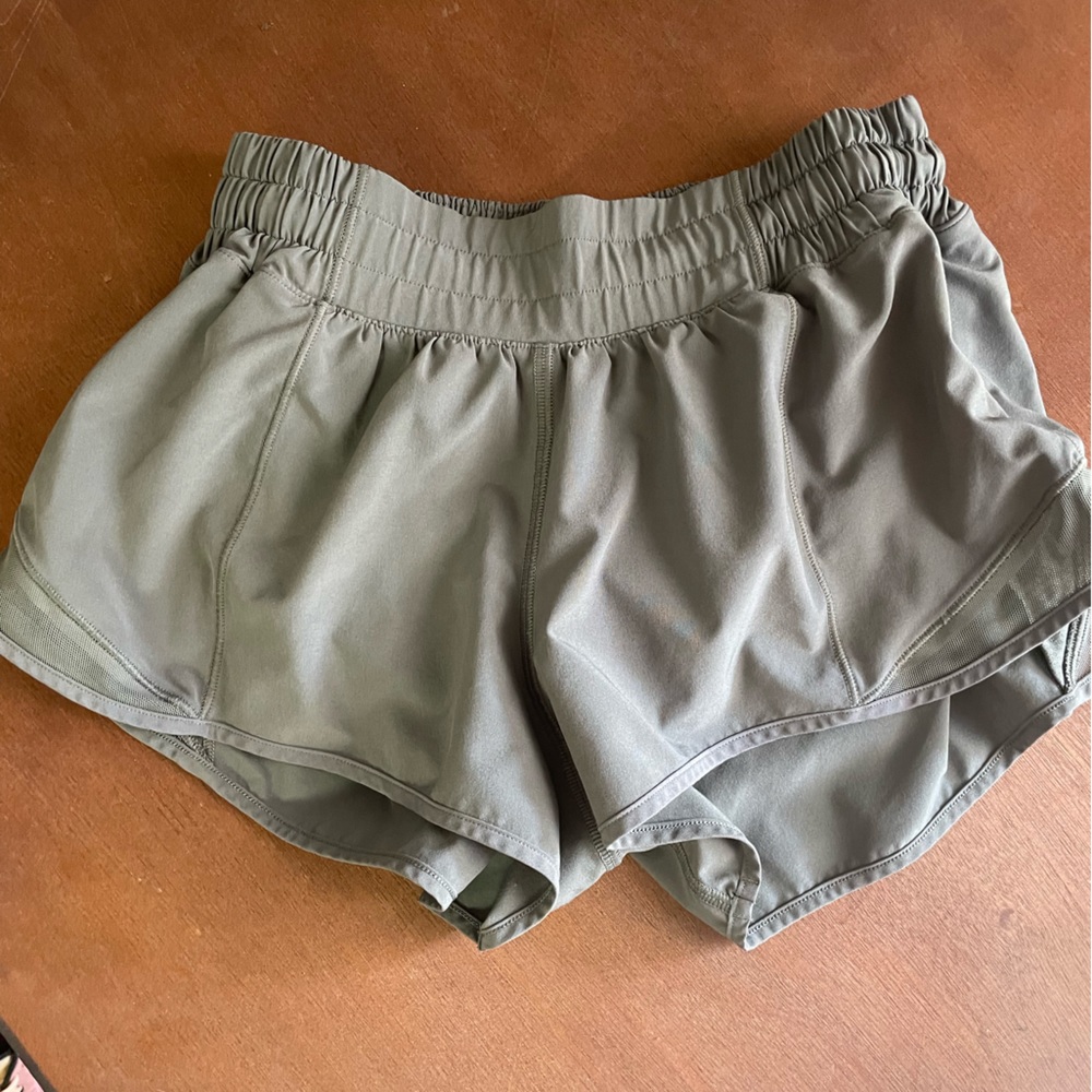 Lululemon Hotty Hot Short 2.5